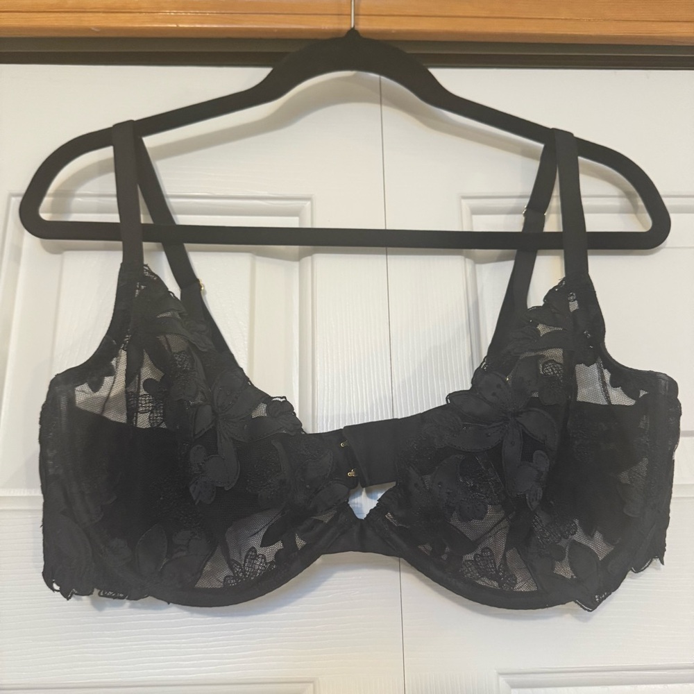 Victoria’s Secret‎ Unlined Plunge Lace Bra
